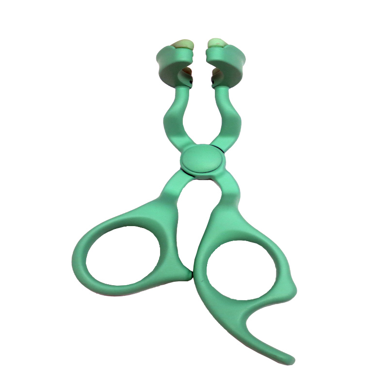 Pomôcka na farebné kontaktné šošovky